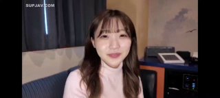 接甜美的小女友下班，女：不去酒店了，今天玩车震好不好。男：大白天，玩这麽刺激？